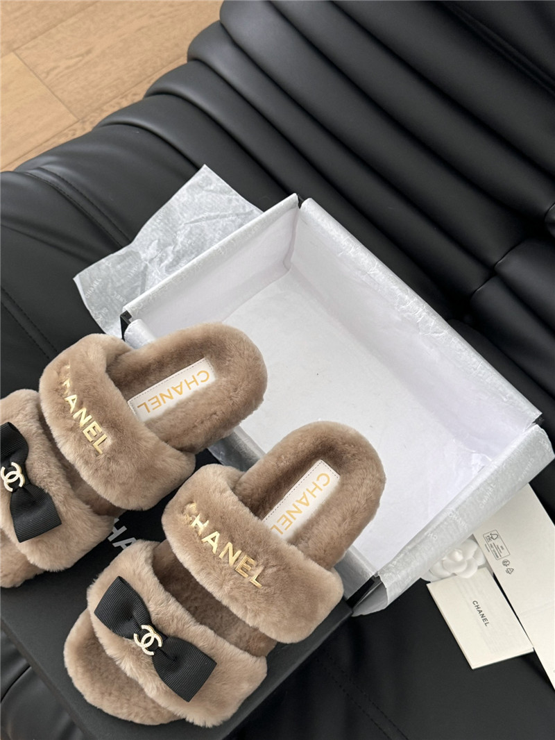 Ch**el bow brown fur home slippers