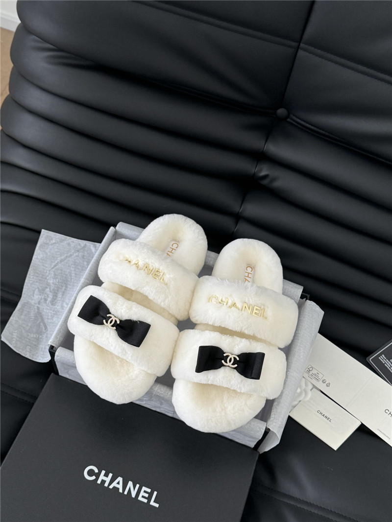 Ch**el bow white fur home slippers
