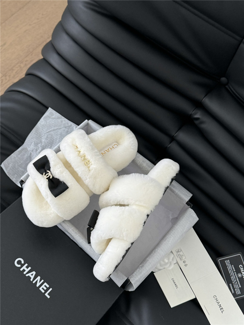Ch**el bow white fur home slippers