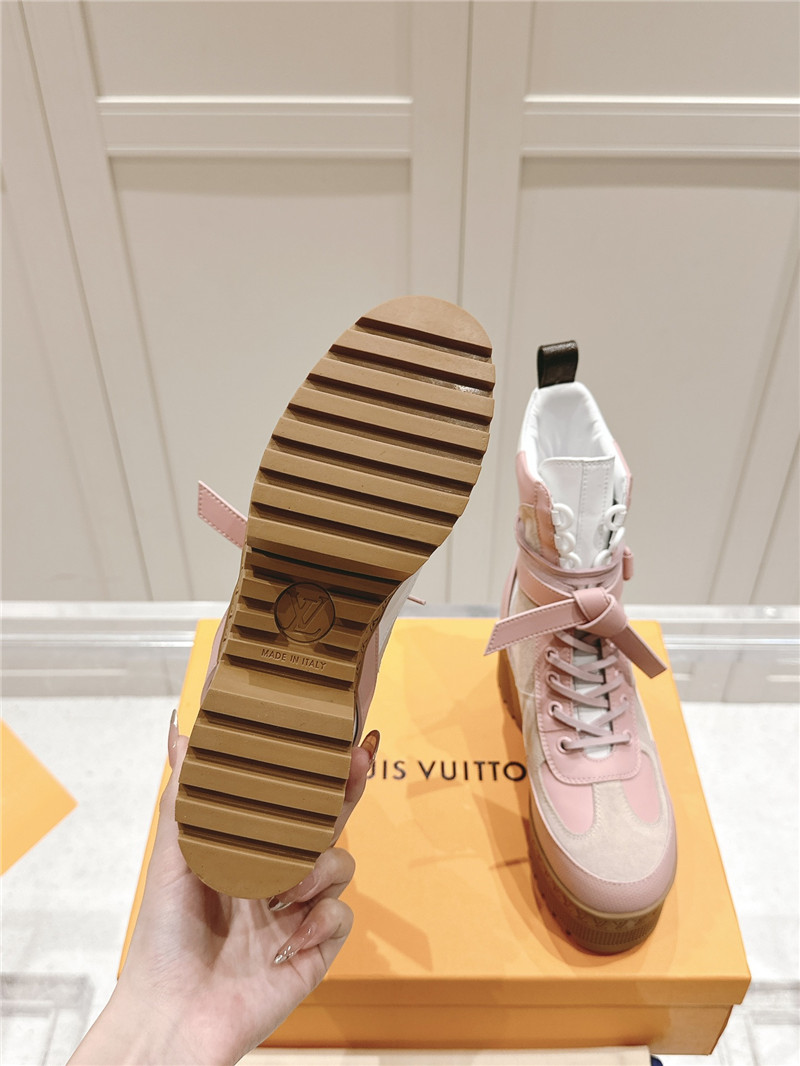 l0vis Vvtt0n laureate pink platform desert boot