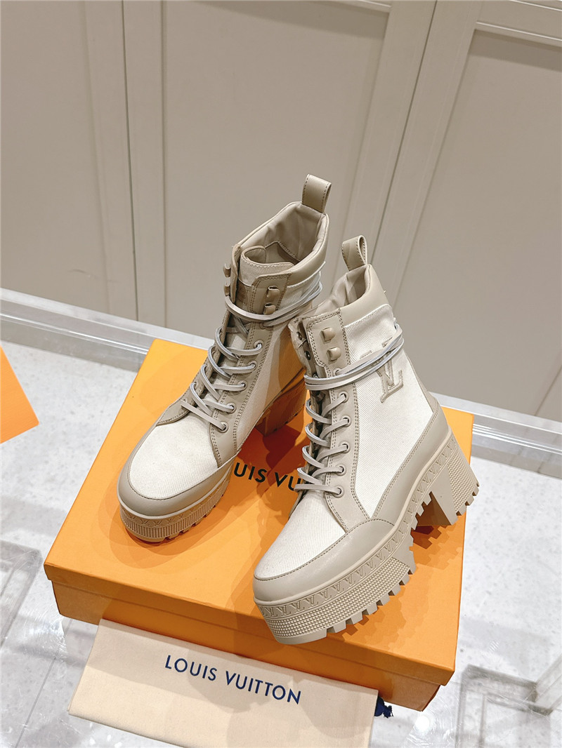 l0vis Vvtt0n laureate platform desert boot in beige