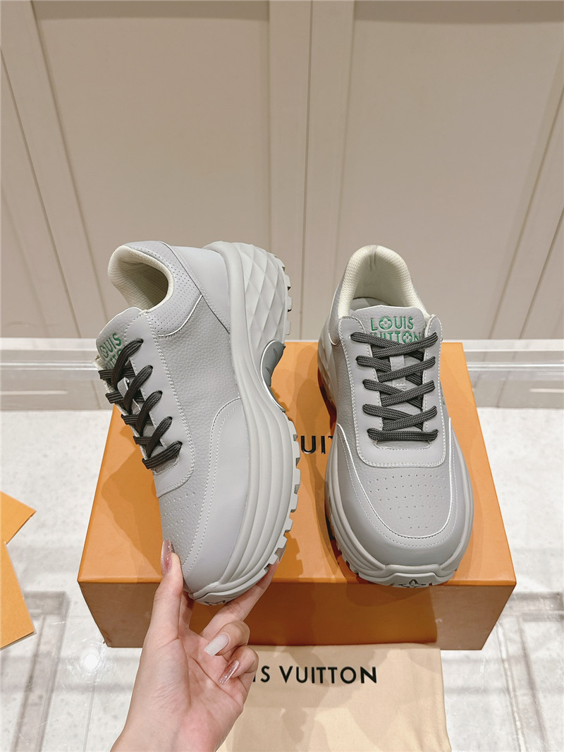 l0vis Vvtt0n run away sneakers in grey