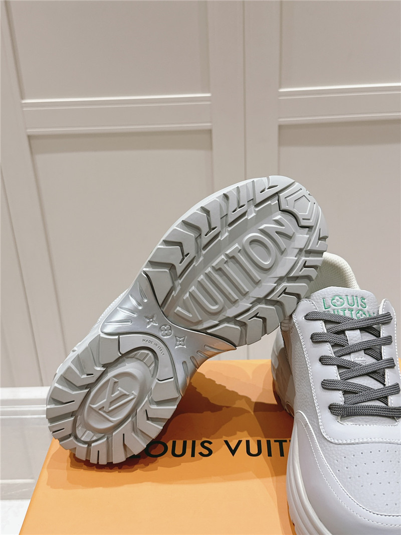 l0vis Vvtt0n run away sneakers in grey