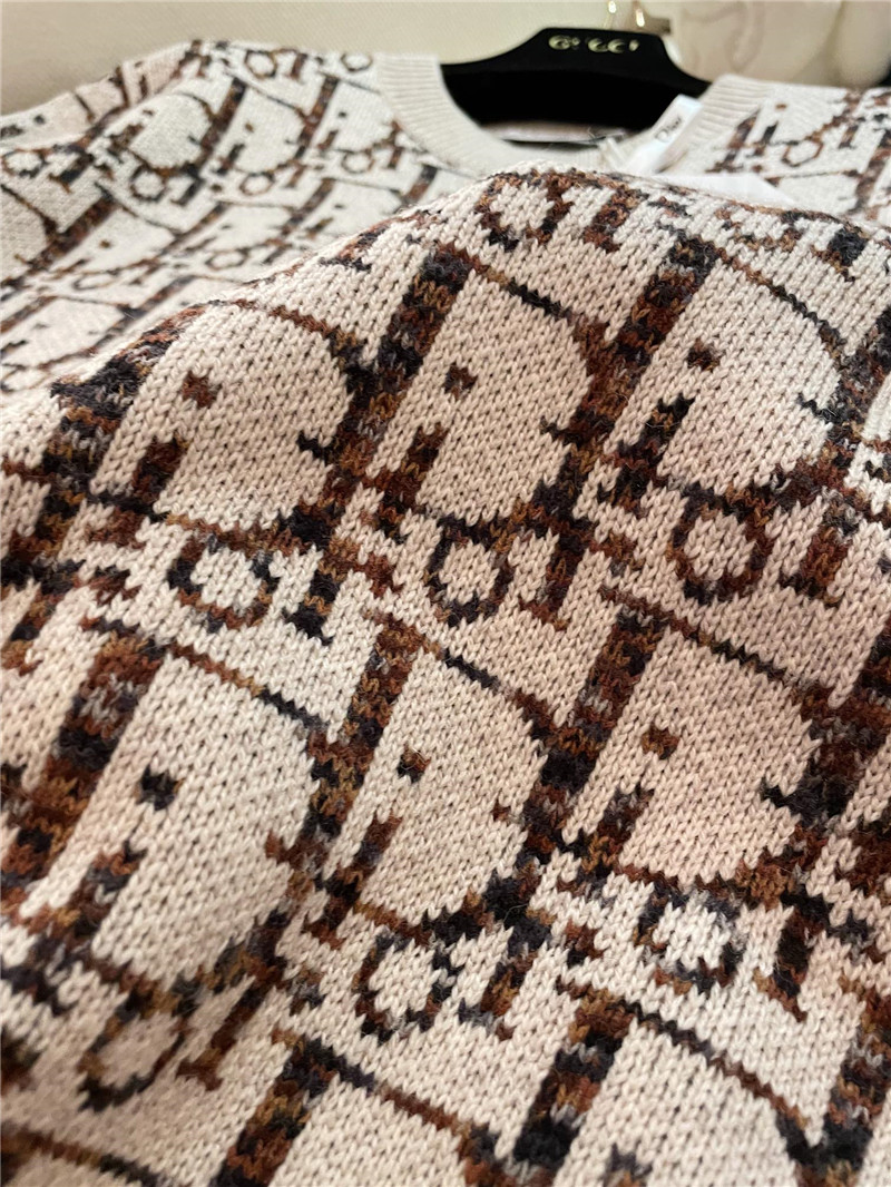 D10r oblique jacquard sweater beige