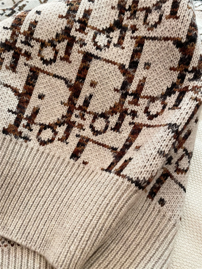 D10r oblique jacquard sweater beige