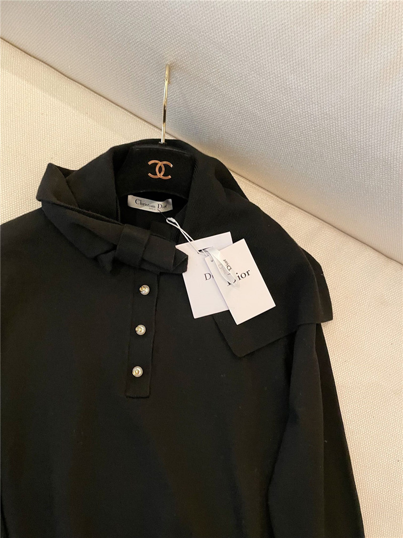 D10r crop cape cashmere sweater black