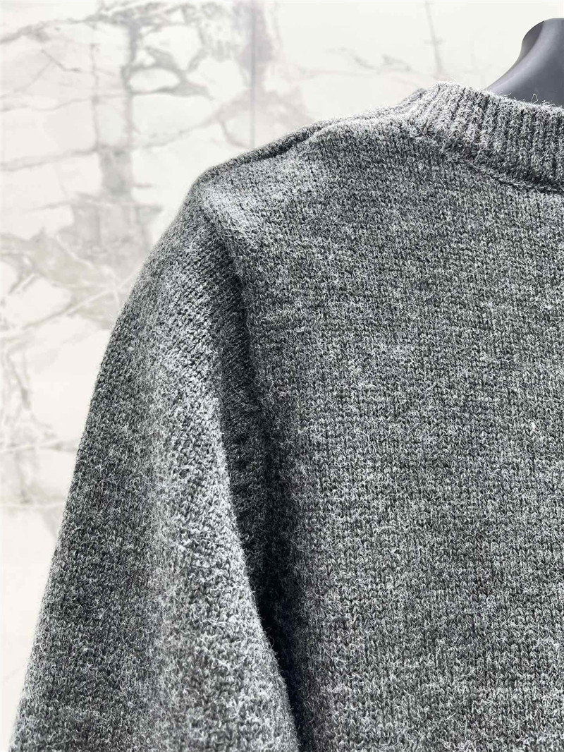 Va1e*ntin0 v fur cuffs wool sweater