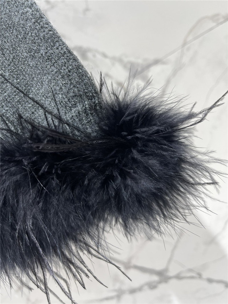 Va1e*ntin0 v fur cuffs wool sweater