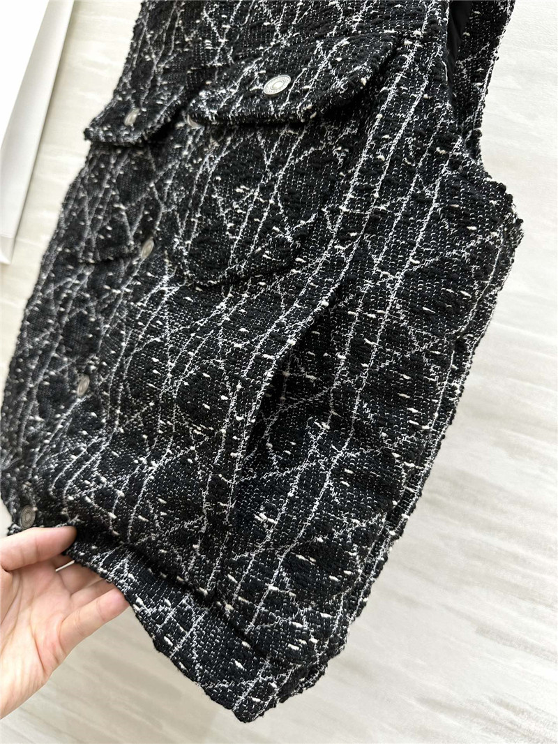 D10r woven down vest