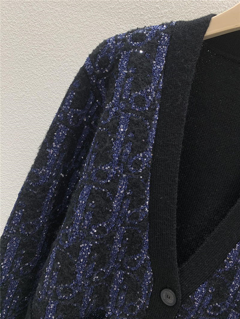 D10r v-neck oblique blend cardigan in black