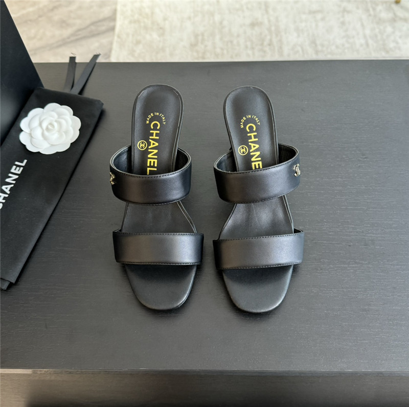Ch**el pearl heel black smooth leather mules