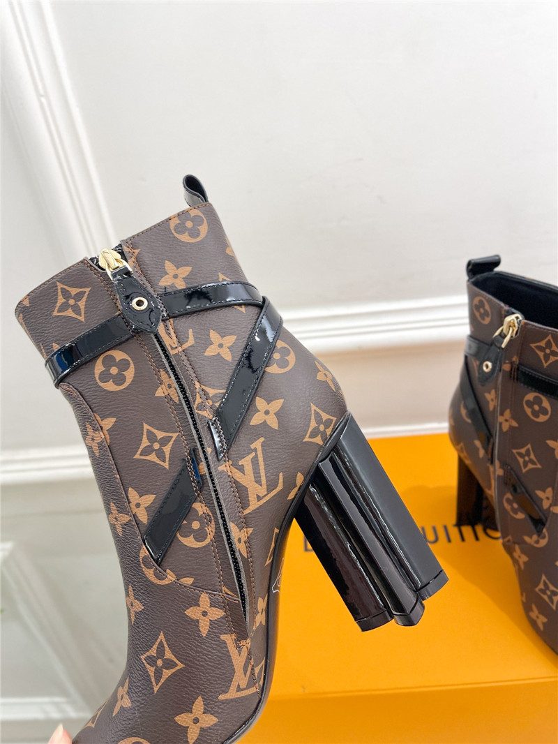 l0vis Vvtt0n monogram silhouette ankle boots