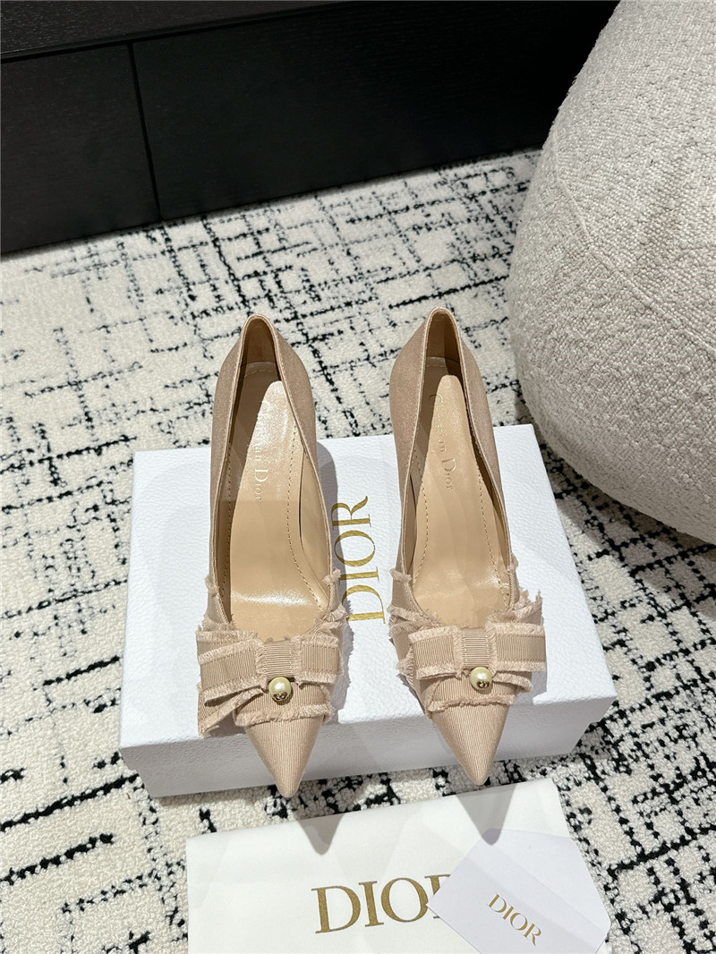 D10r aD10rable nude pumps fringed grosgrain