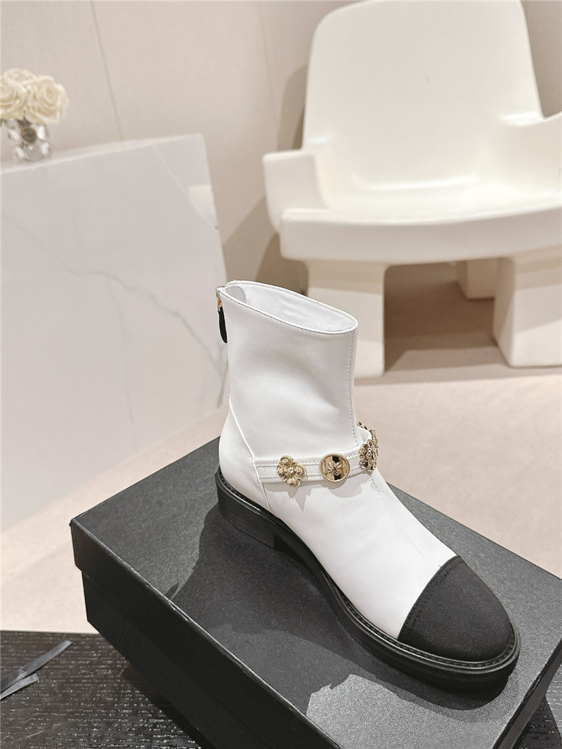 Ch**el enamel buckle chelsea boots