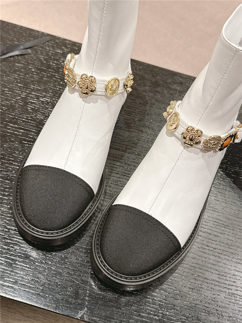Ch**el enamel buckle chelsea boots