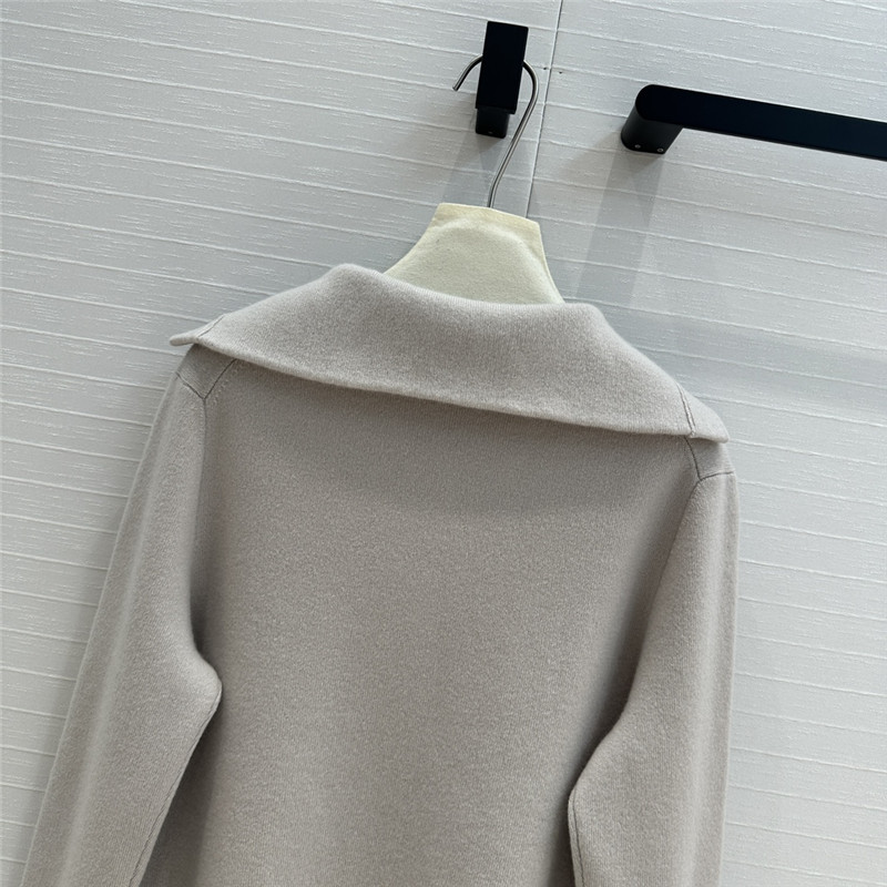 BV Lapel Wool Cardigan in Grey