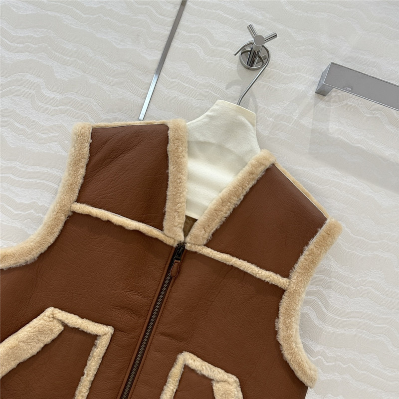 Ce1i*e fur vest