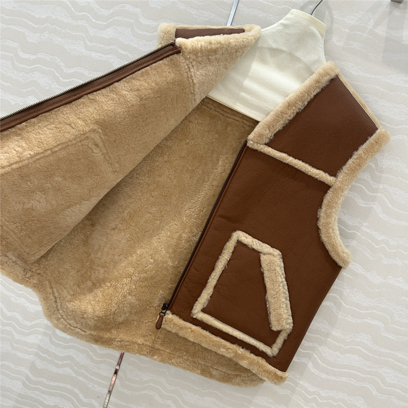 Ce1i*e fur vest