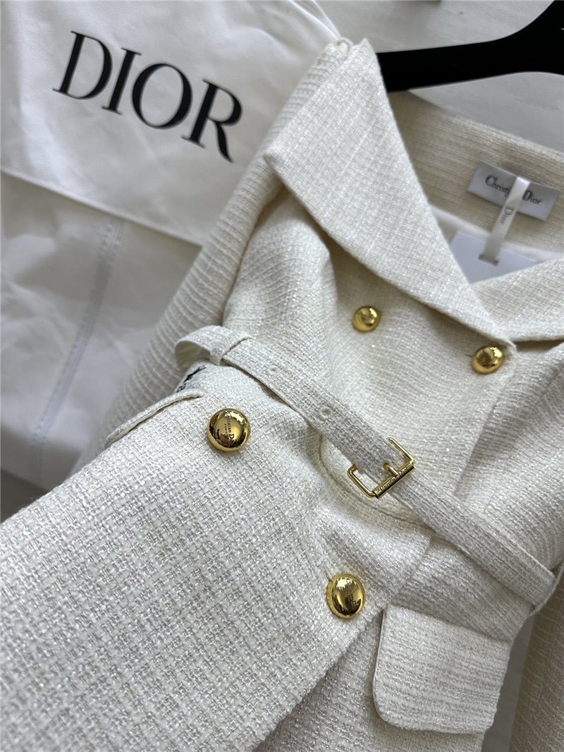 D10r woven suit