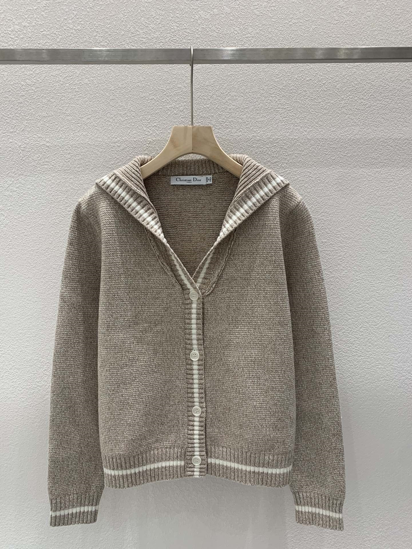 D10r contrast sailor collar cardigan in beige