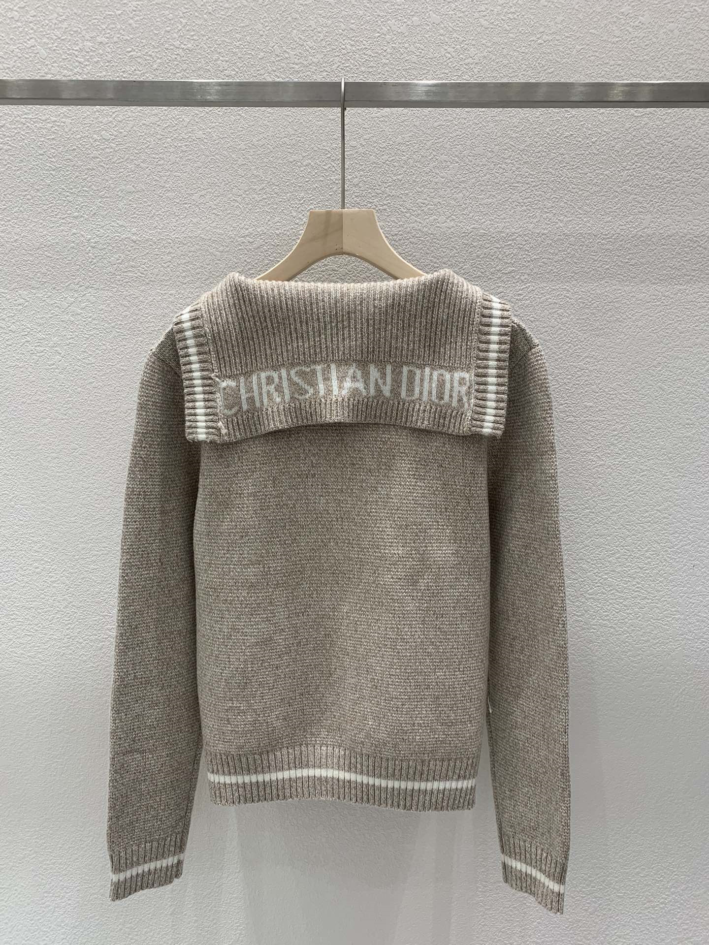 D10r contrast sailor collar cardigan in beige