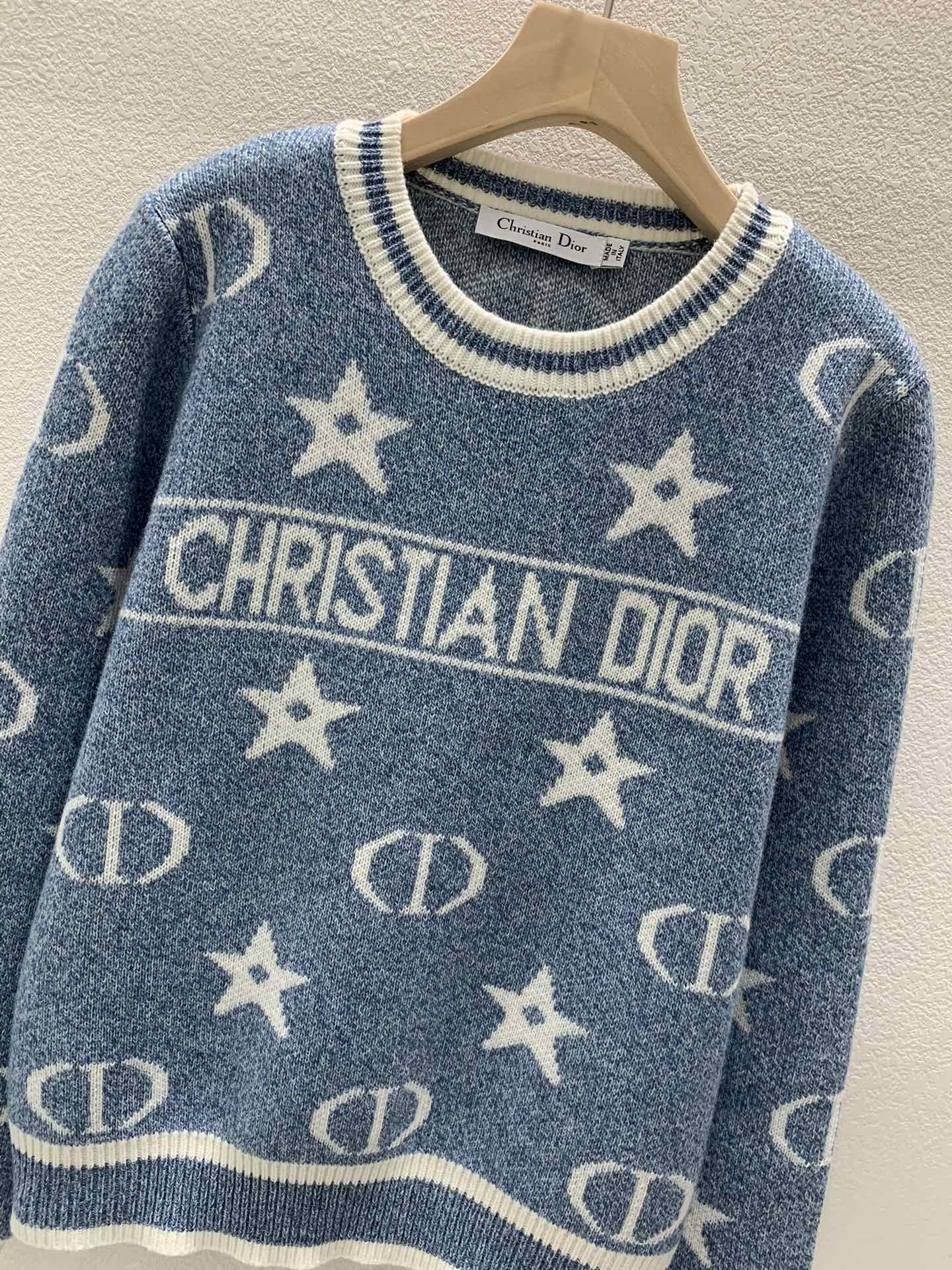 D10r white/blue contrast crewneck knit sweater