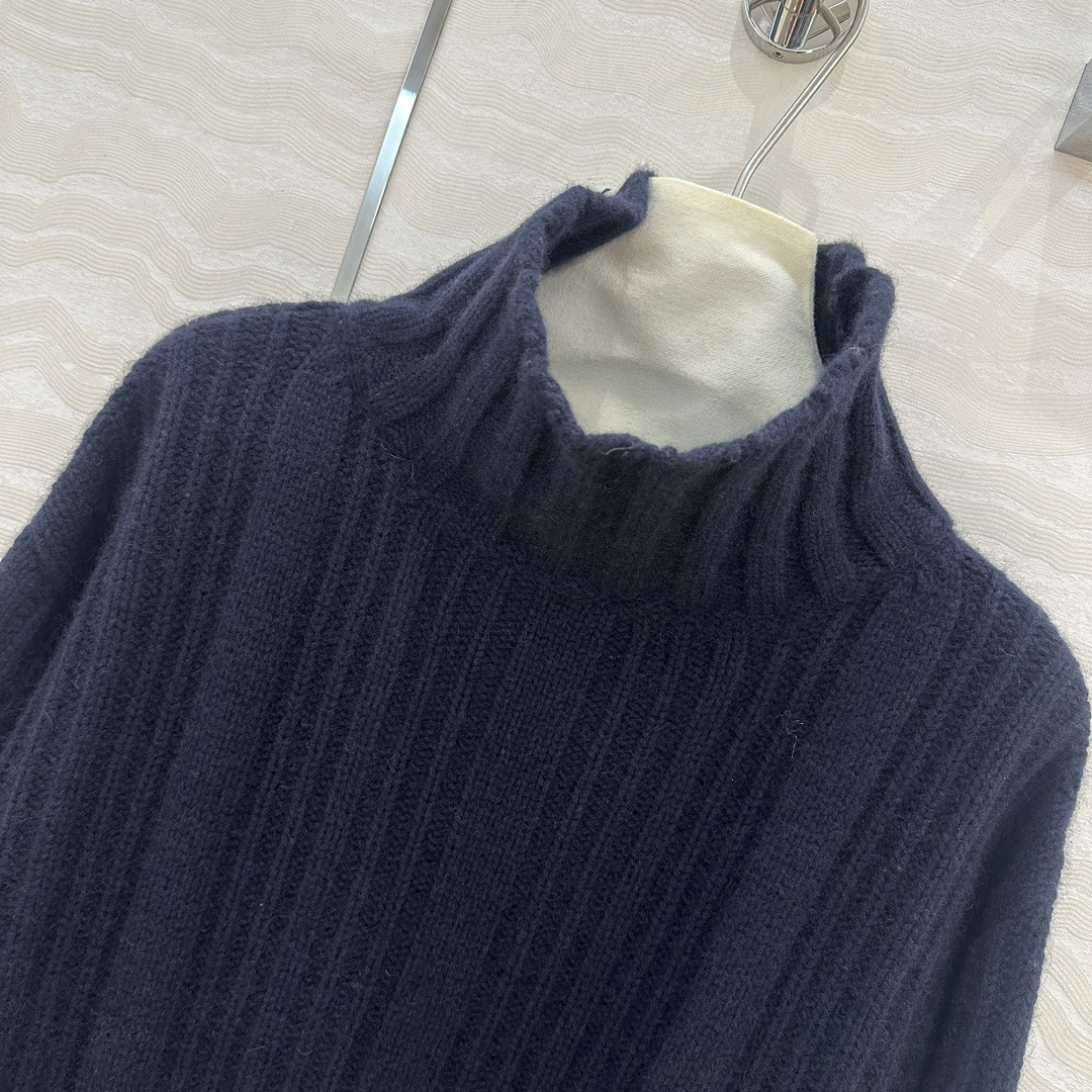 Vanitoo Vitalba Navy Turtleneck Sweater