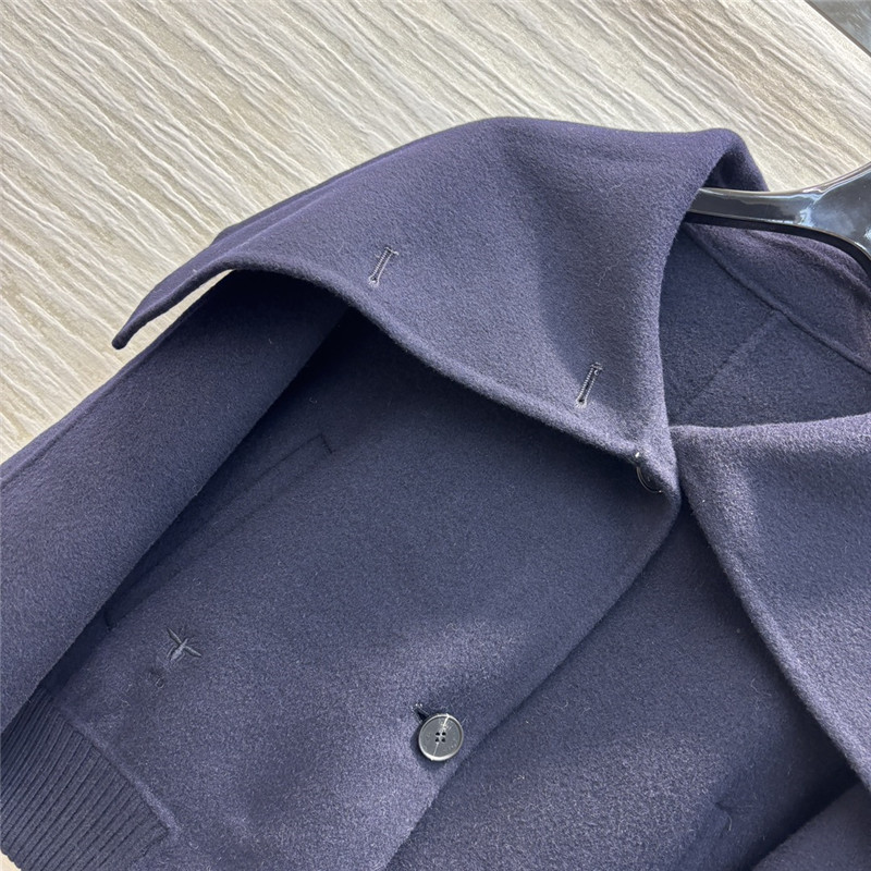 D10r large cape jacket