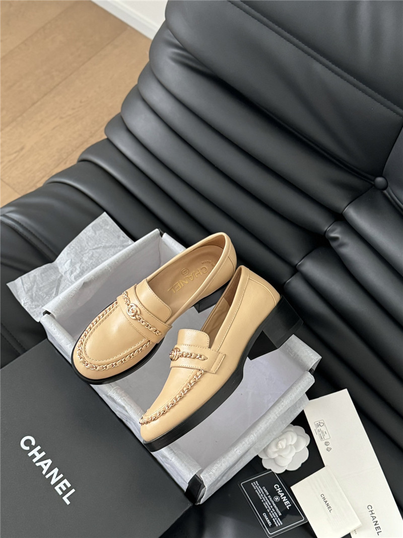 Ch**el chain loafers in beige smooth leather