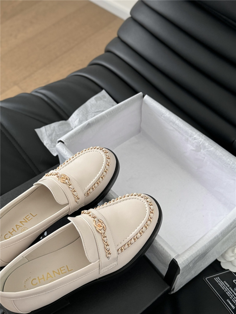 Ch**el chain loafers in white smooth leather