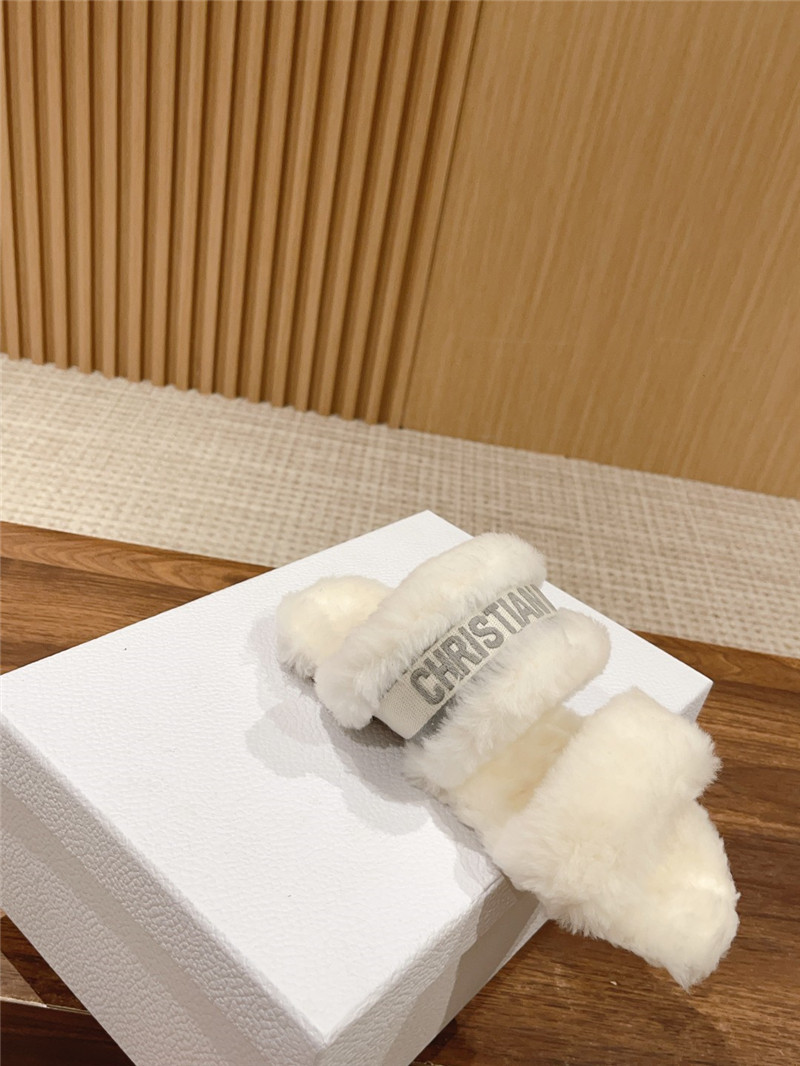 D10r white/grey shearling chez moi flat slides