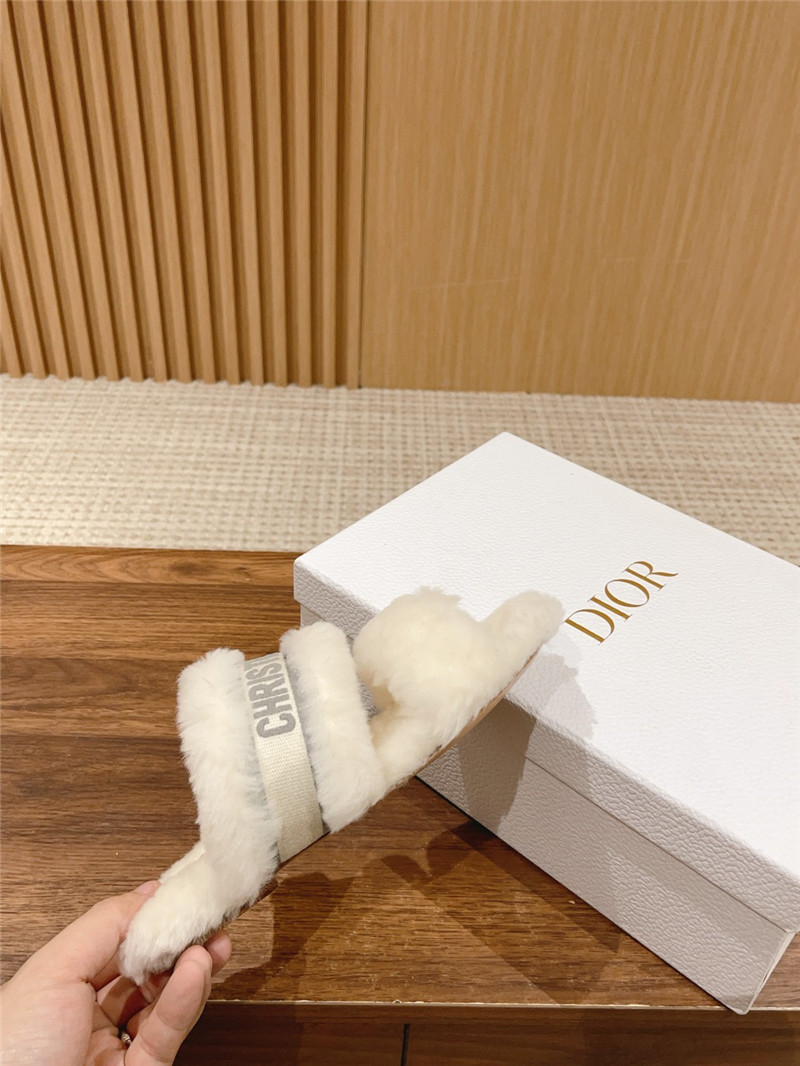 D10r white/grey shearling chez moi flat slides