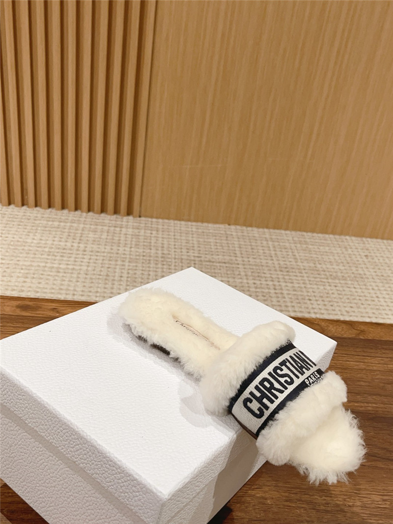 D10r shearling canvas dway slides white/black