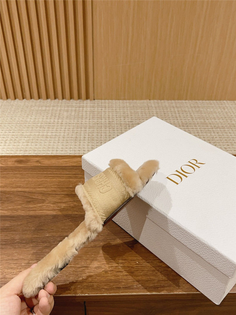 D10r shearling canvas dway slides beige
