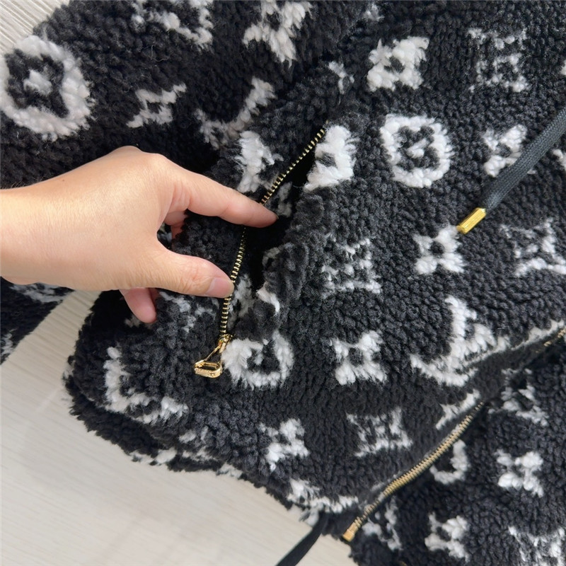 l0vis Vvtt0n lv positioning print jacket
