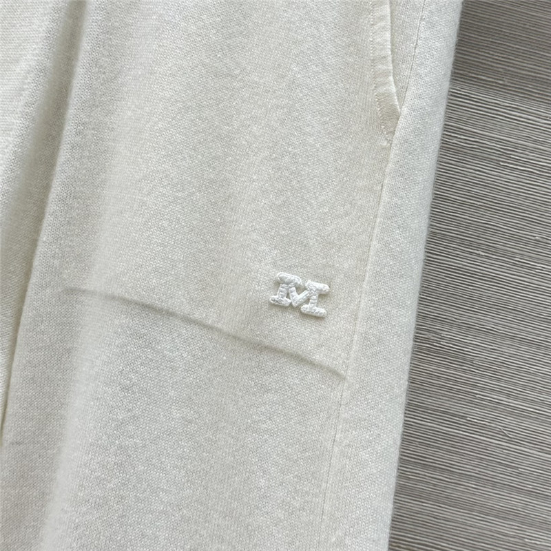Vanitoo cashmere top + straight pants set