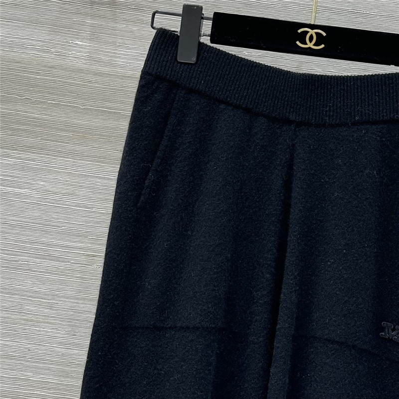 Vanitoo cashmere top + straight pants set