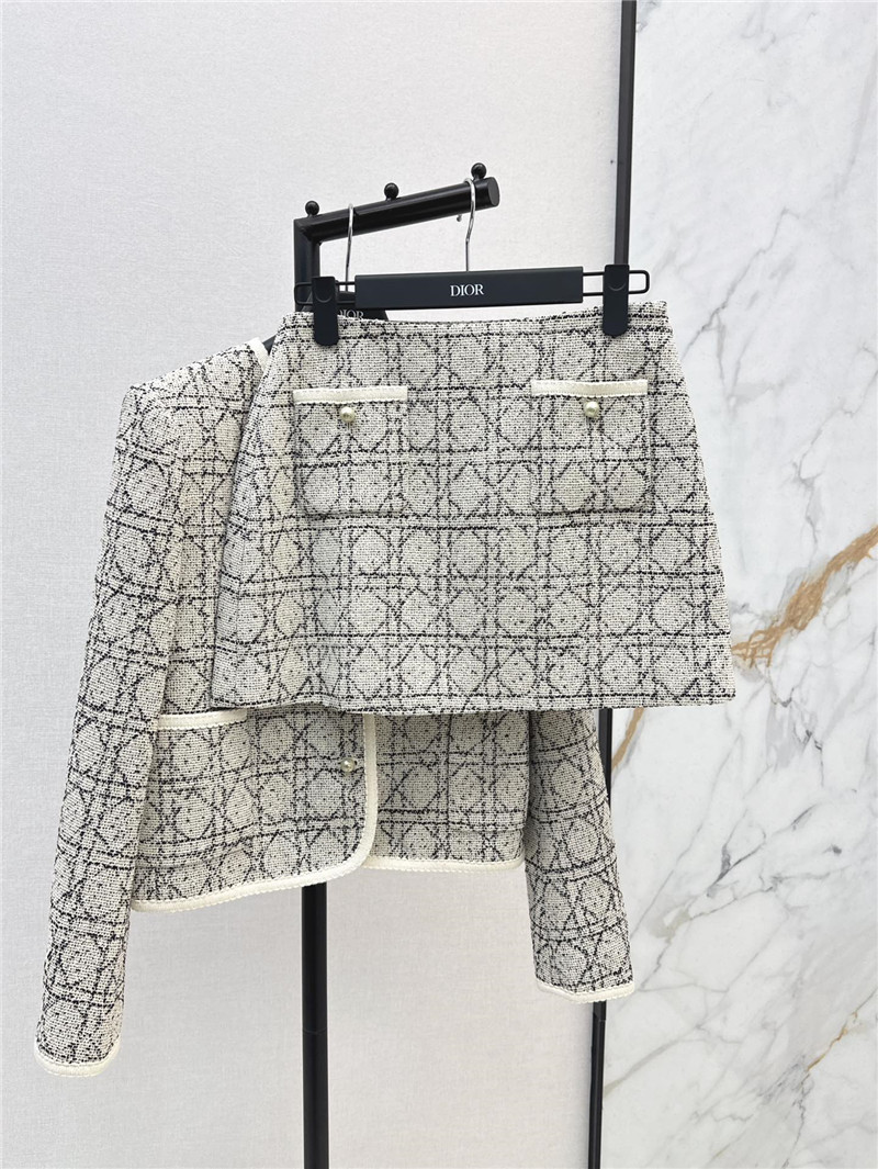 D10r rattan check suit