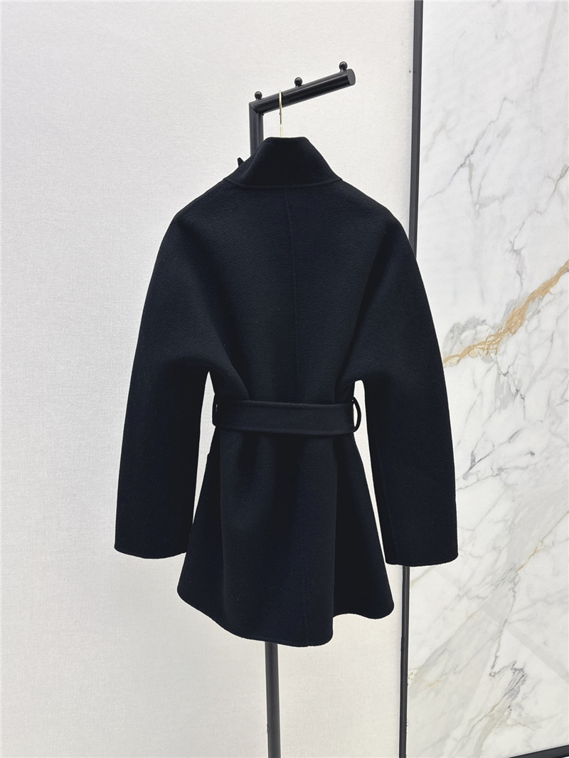 H**me5 cashmere coat