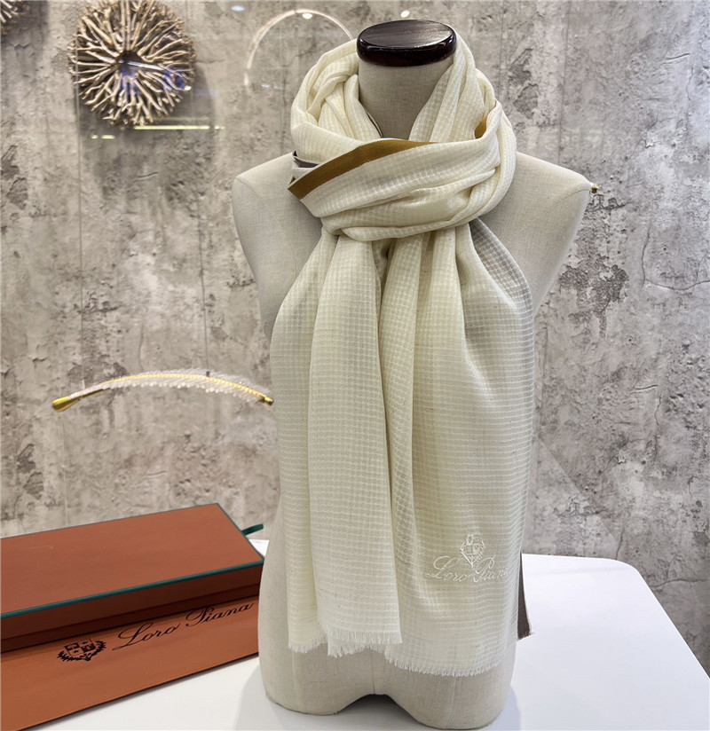 L0r0 P1ana ring velvet scarf