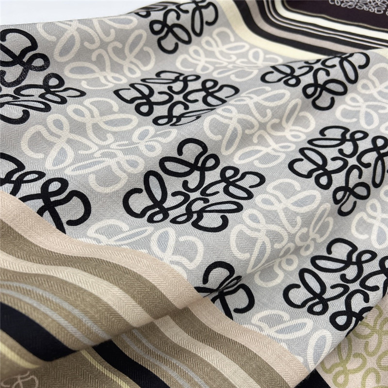 L0ew* line scarf