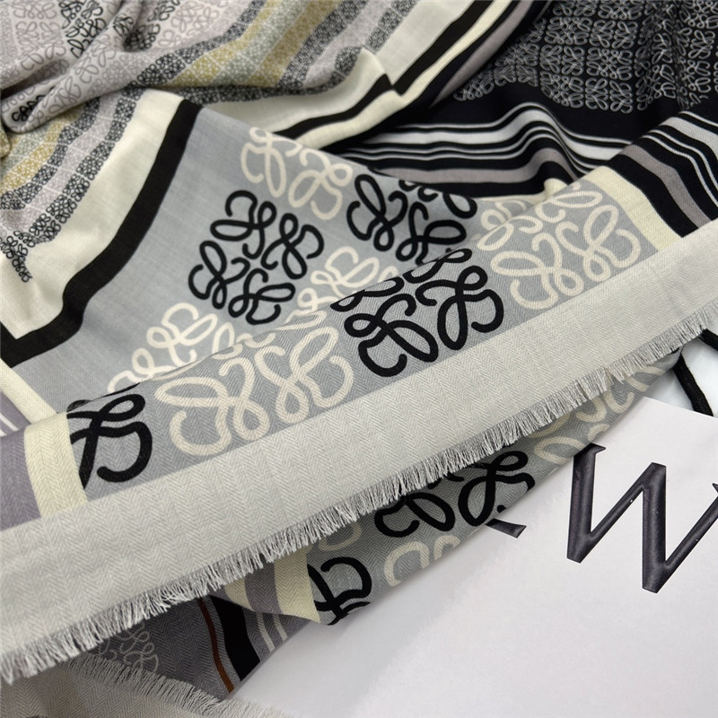 L0ew* line scarf