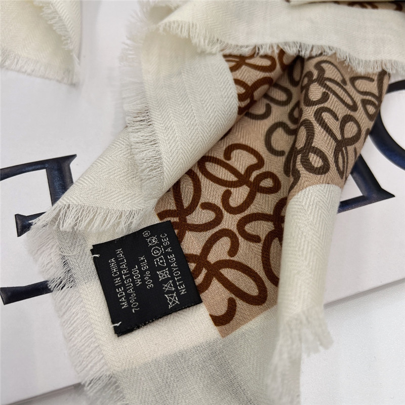 L0ew* line scarf