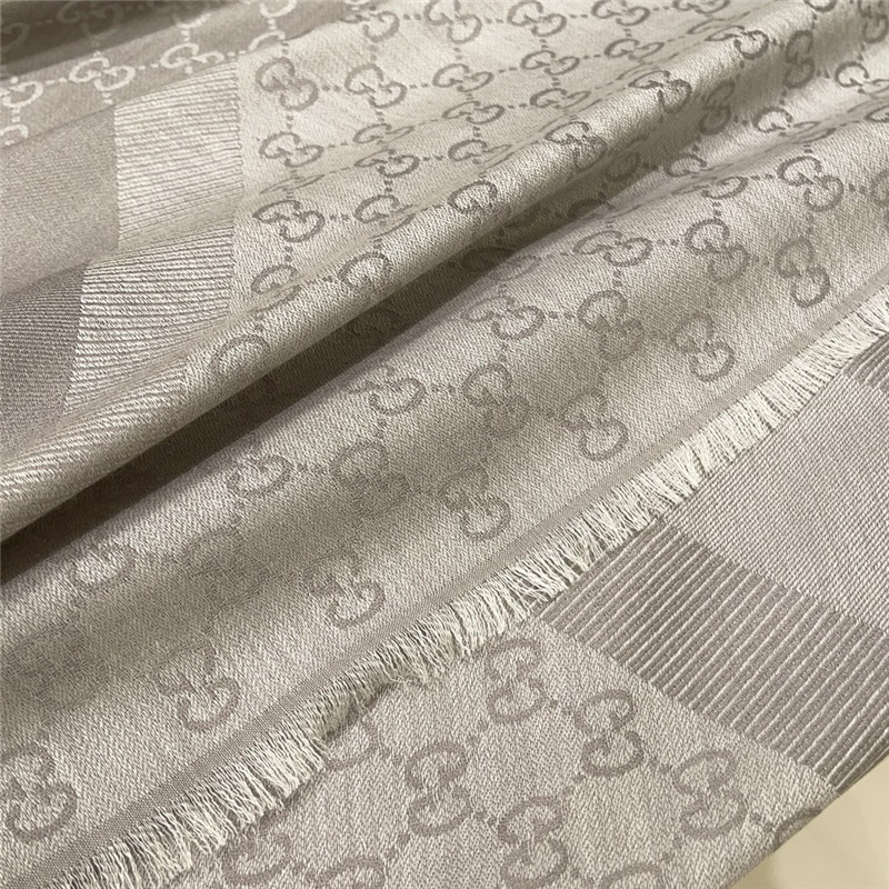 Gvc*1 letter jacquard two-tone shawl