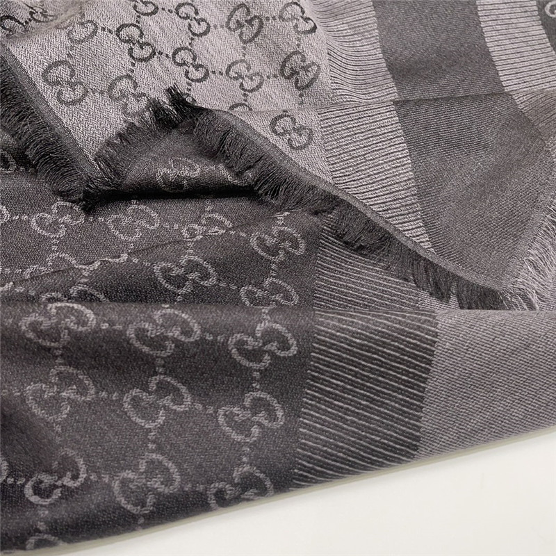 Gvc*1 letter jacquard two-tone shawl