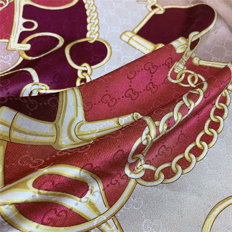 Gvc*1 horsebit square scarf