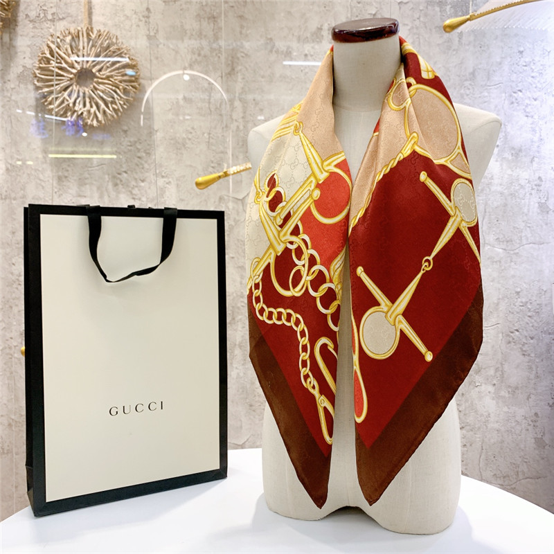 Gvc*1 horsebit square scarf