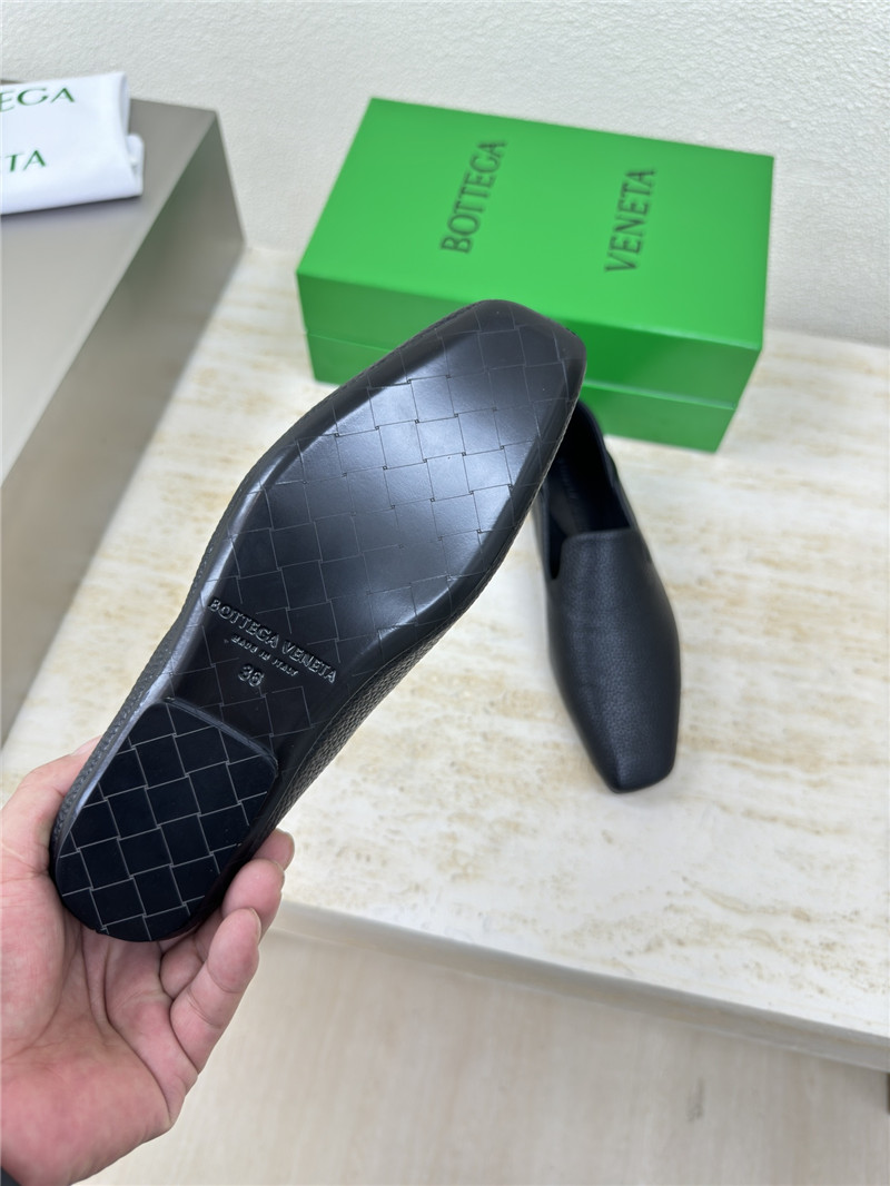 b0tt*ga Ven*ta black leather adamo slippers