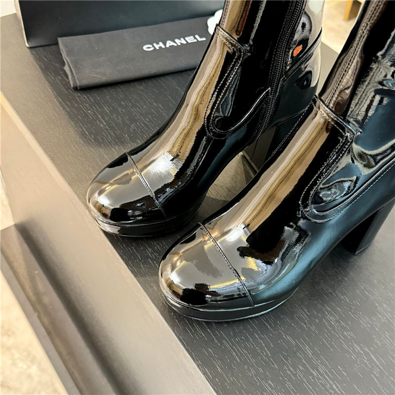 Ch**el pearl chain pointed beige high boot