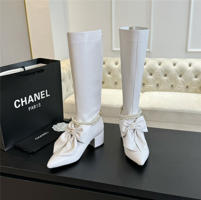 Ch**el pearl chain pointed white high boot